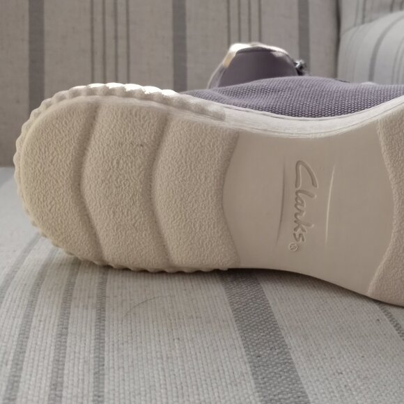 'CLARKS' NWT Canvas Lace up Sneaker - Picture 14 of 16